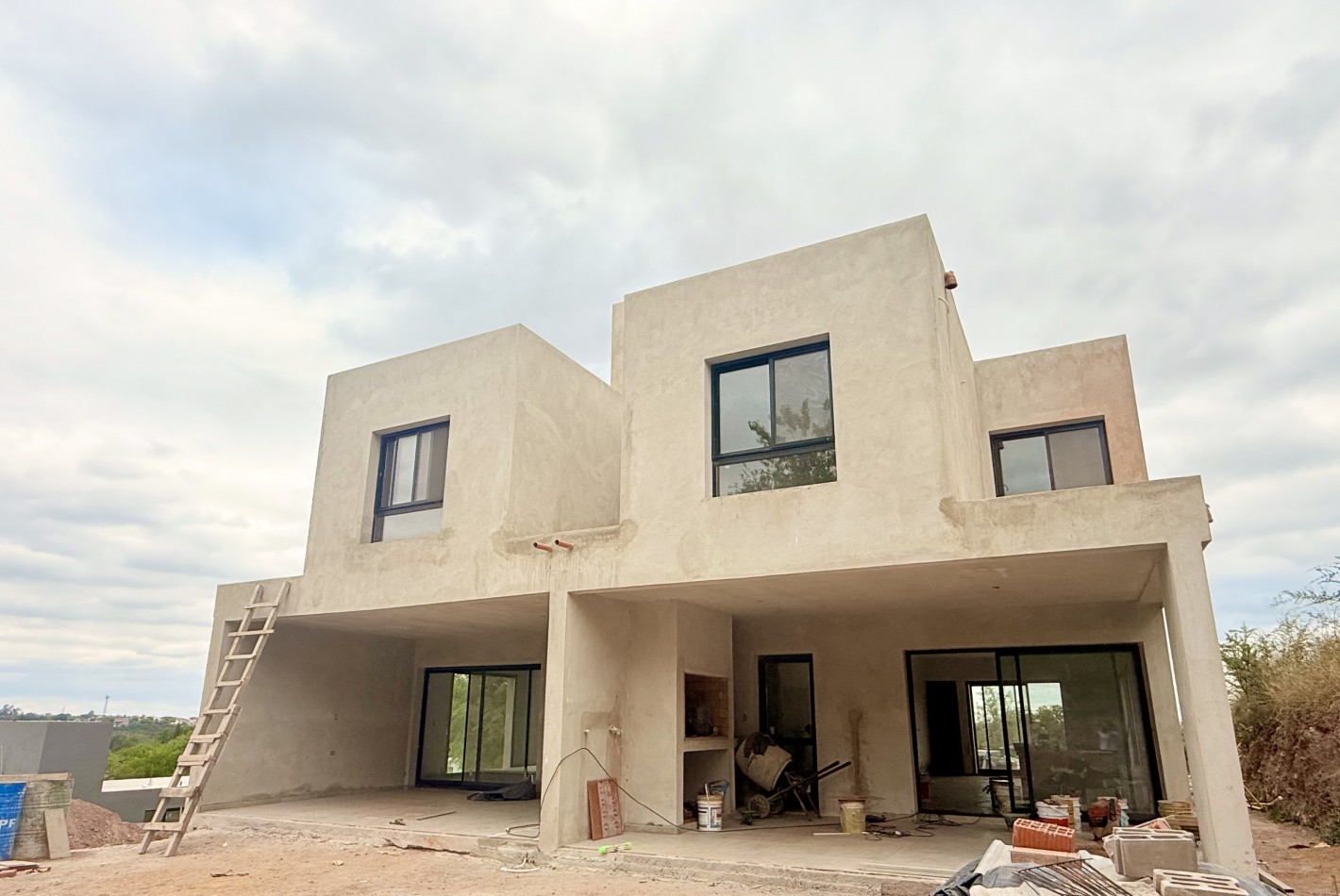 Duplex a Estrenar. Fecha entrega un mes aprox.  